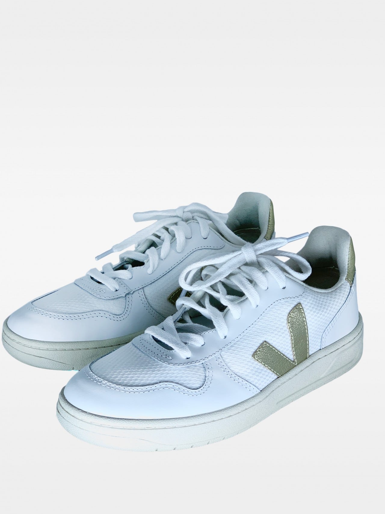 v10 b mesh white gold
